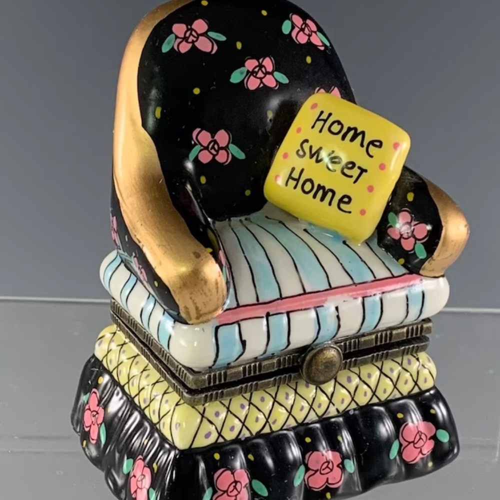 HOME SWEET CHAIR PORCELAIN HINGED TRNKET BOX